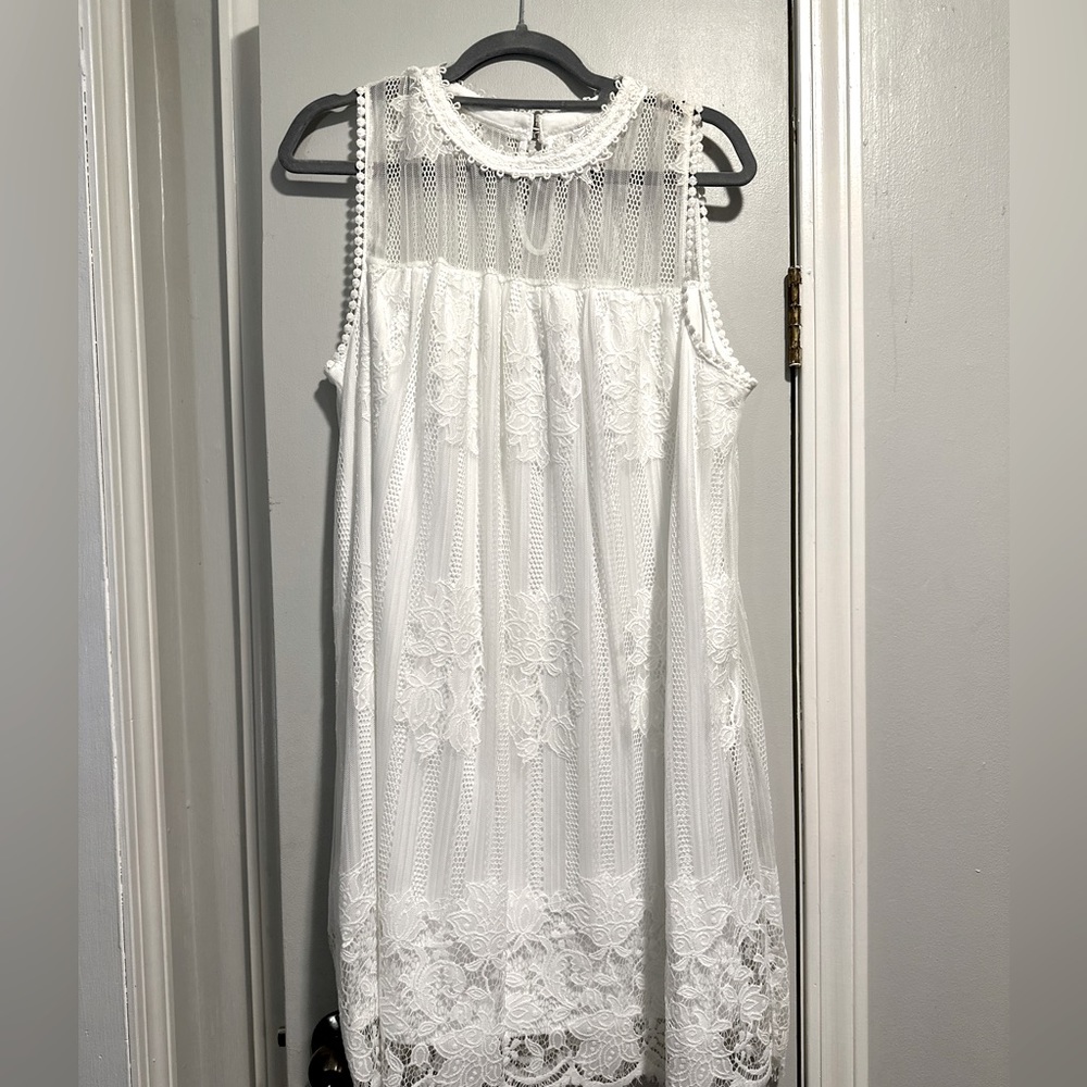 Women’s white sleeveless dress